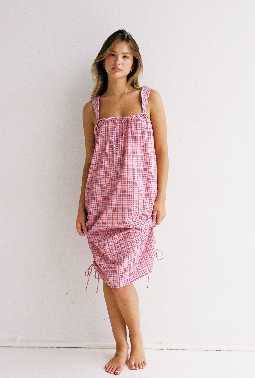 Barefoot Outfit Idea — Midi Picnic Dress 2027
