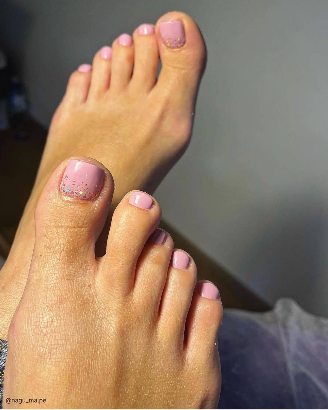Glossy With Subtle Glitter Glitter French Tip Toes Glossy With Subtle Glitter Glitter French Tip Toes — Light Pink Toe Nails 2027