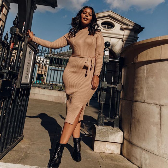 Belted Knit Midi Dress for a Sleek Winter Look Belted Knit Midi Dress for a Sleek Winter Look — Winter Photoshoot Outfits 2027
