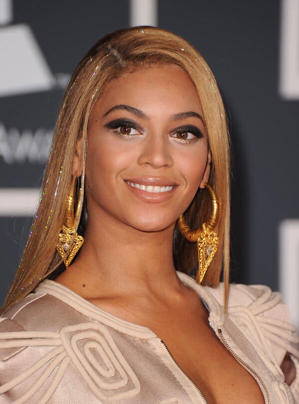 Shoulder Length Straight Fine Blonde With Tinsel — Hair Tinsel 2027