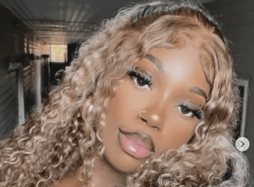 Shoulder-Length Curly Hair with Blonde Highlights Shoulder-Length Curly Hair with Blonde Highlights — Winter Hairstyles 2027 for Black Women