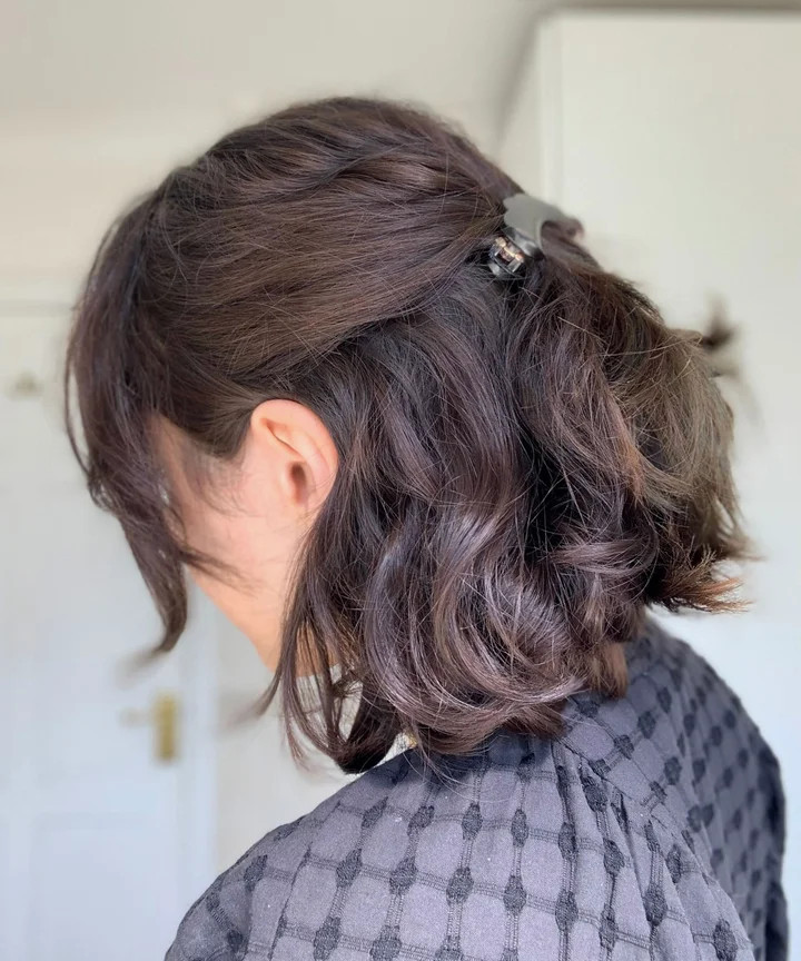 Collarbone Visual Idea Collarbone Visual Idea — Claw Clip Twist Hairstyles 2027