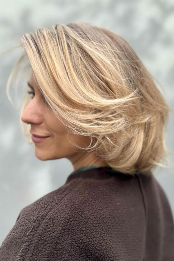 Collarbone Warm Blonde Bob With Highlights — Warm Blonde Hair 2027