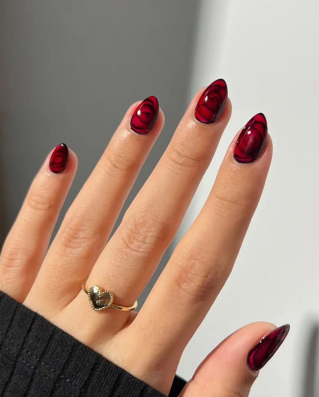 Dark Red Rose Motif Short Stiletto Nails Dark Red Rose Motif Short Stiletto Nails — Dark Red Nails 2027