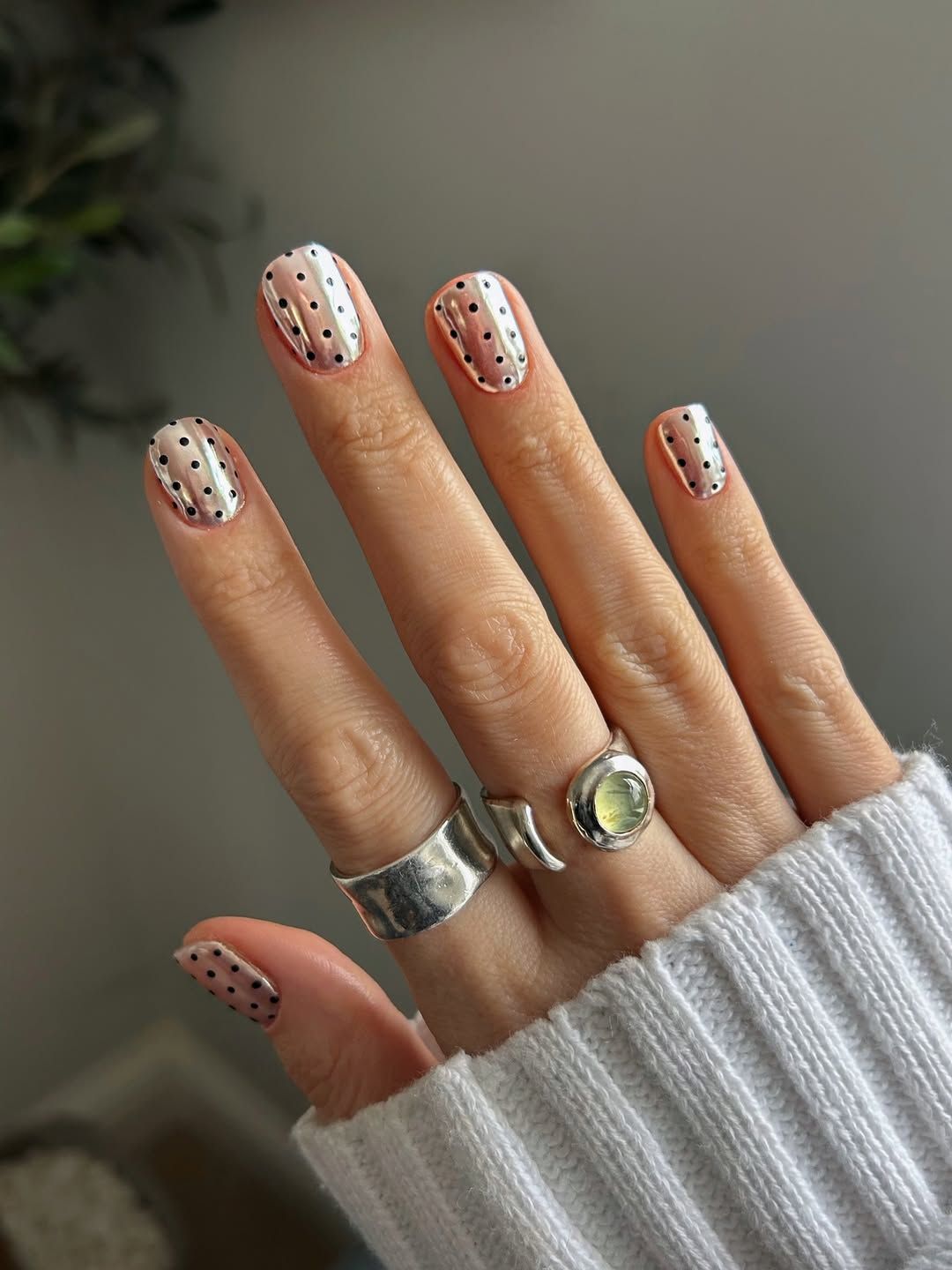 Metallic Silver Polka Dot Nails Metallic Silver Polka Dot Nails — Simple Nails 2027