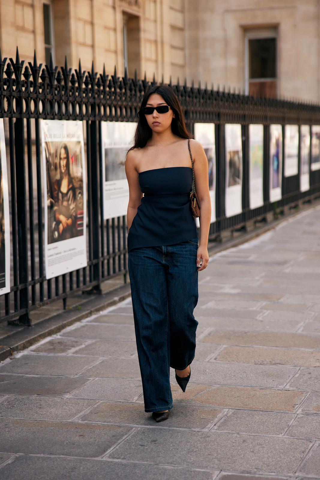 Chic Street Style with a Navy Tube Top and Wide-Leg Jeans Chic Street Style with a Navy Tube Top and Wide-Leg Jeans — Tube Tops 2027