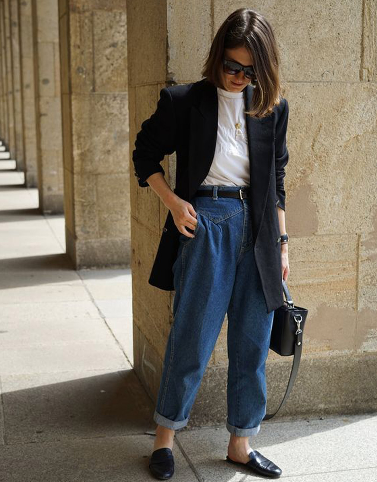 Effortless Smart Casual with a Relaxed Blazer — Mom Jeans 2027