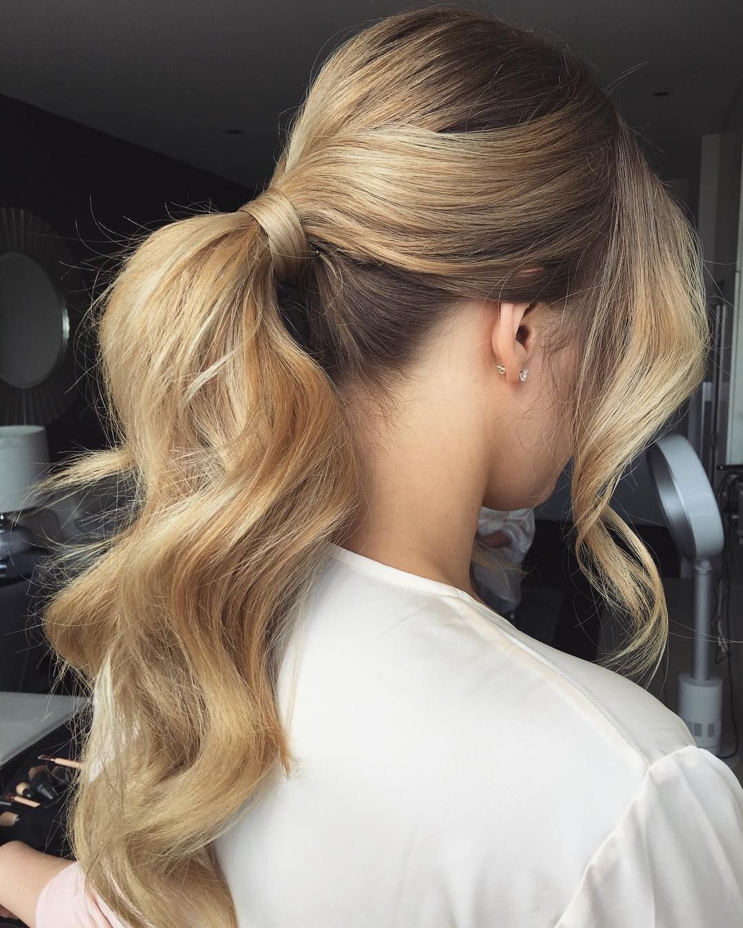 Loose Honey Blonde Wavy Ponytail — Ponytail Bachelorette Hairstyles 2027