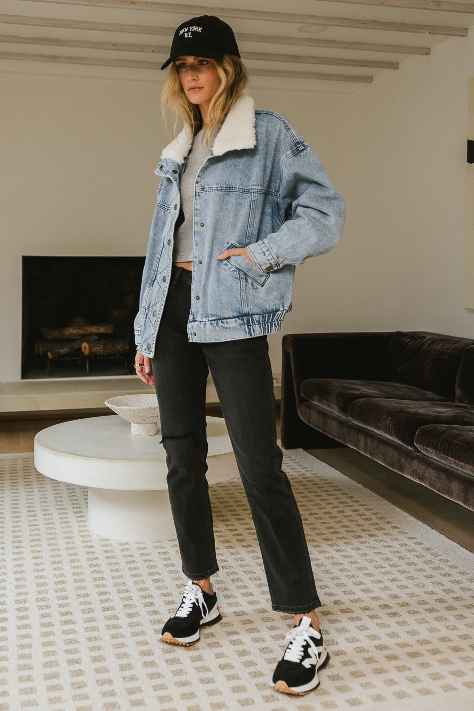 Casual Sherpa Denim Jacket with Jeans and Cap Casual Sherpa Denim Jacket with Jeans and Cap — Sherpa Denim Jacket Outfits 2027