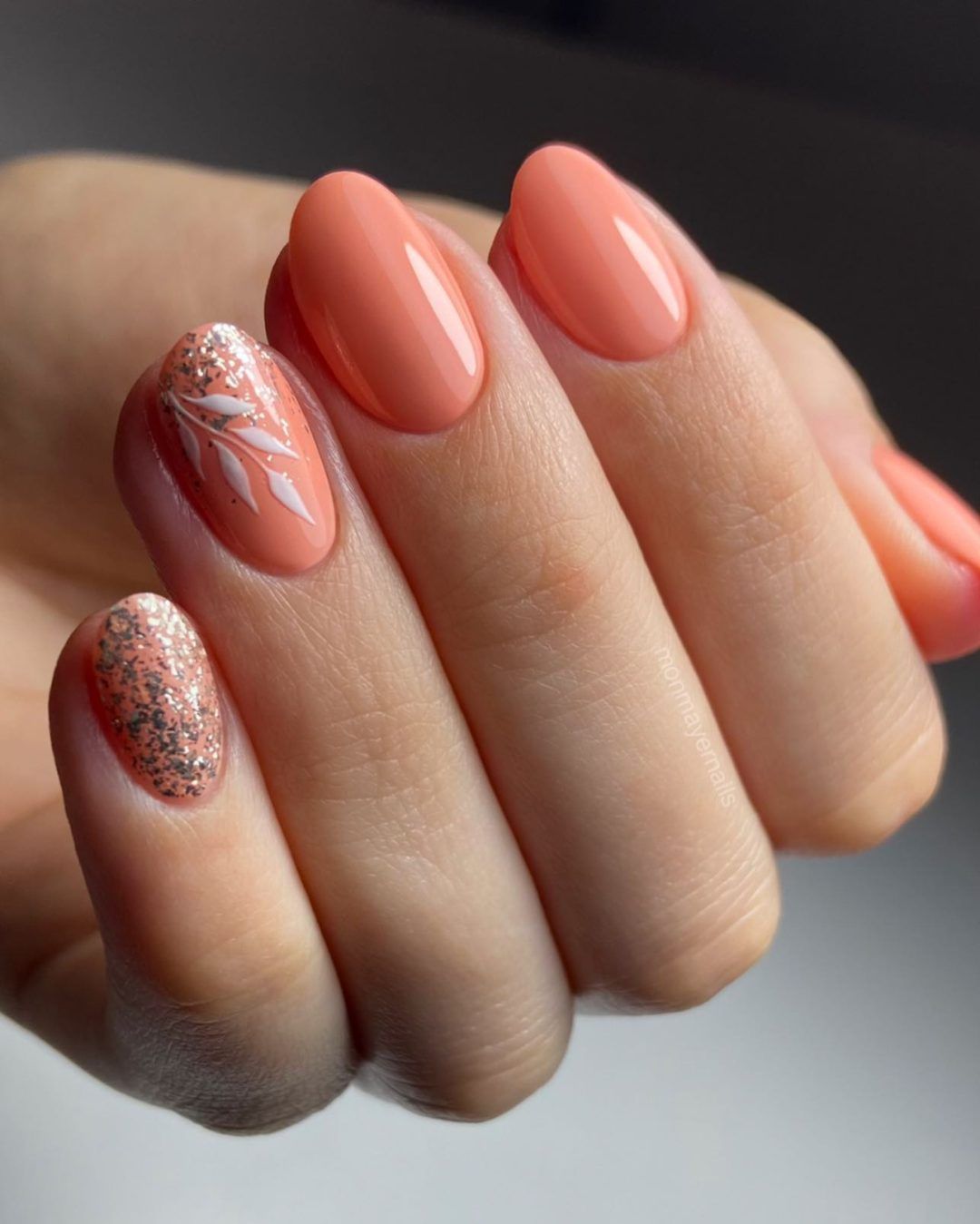 Peach with Glitter and Leaf Art Peach with Glitter and Leaf Art — Peach Round Nails 2027