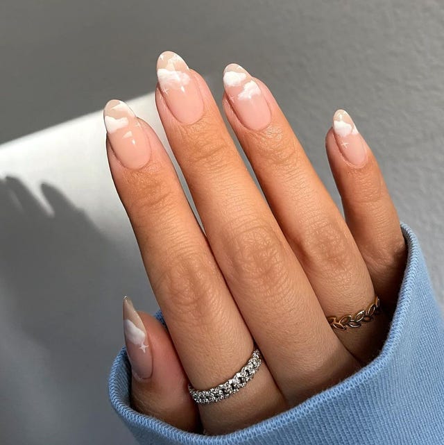 Medium Oval Classic Nude French Medium Oval Classic Nude French — White French Tip Nails 2027