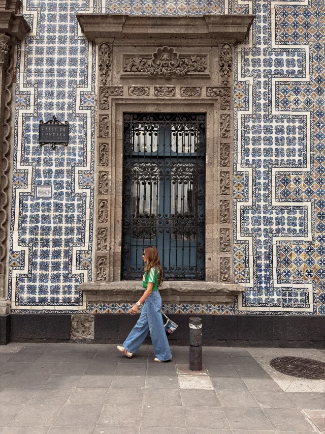 Green Striped Short-Sleeve Top with Wide-Leg Jeans and Sneakers Green Striped Short-Sleeve Top with Wide-Leg Jeans and Sneakers — Mexico City Outfits 2027