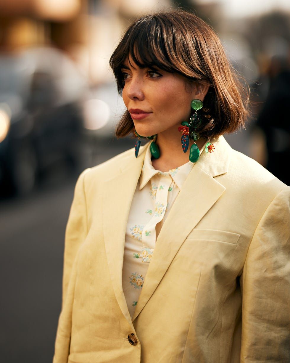 Collarbone Bob With Curled Ends Collarbone Bob With Curled Ends — Bob 2027 with Curtain Bangs