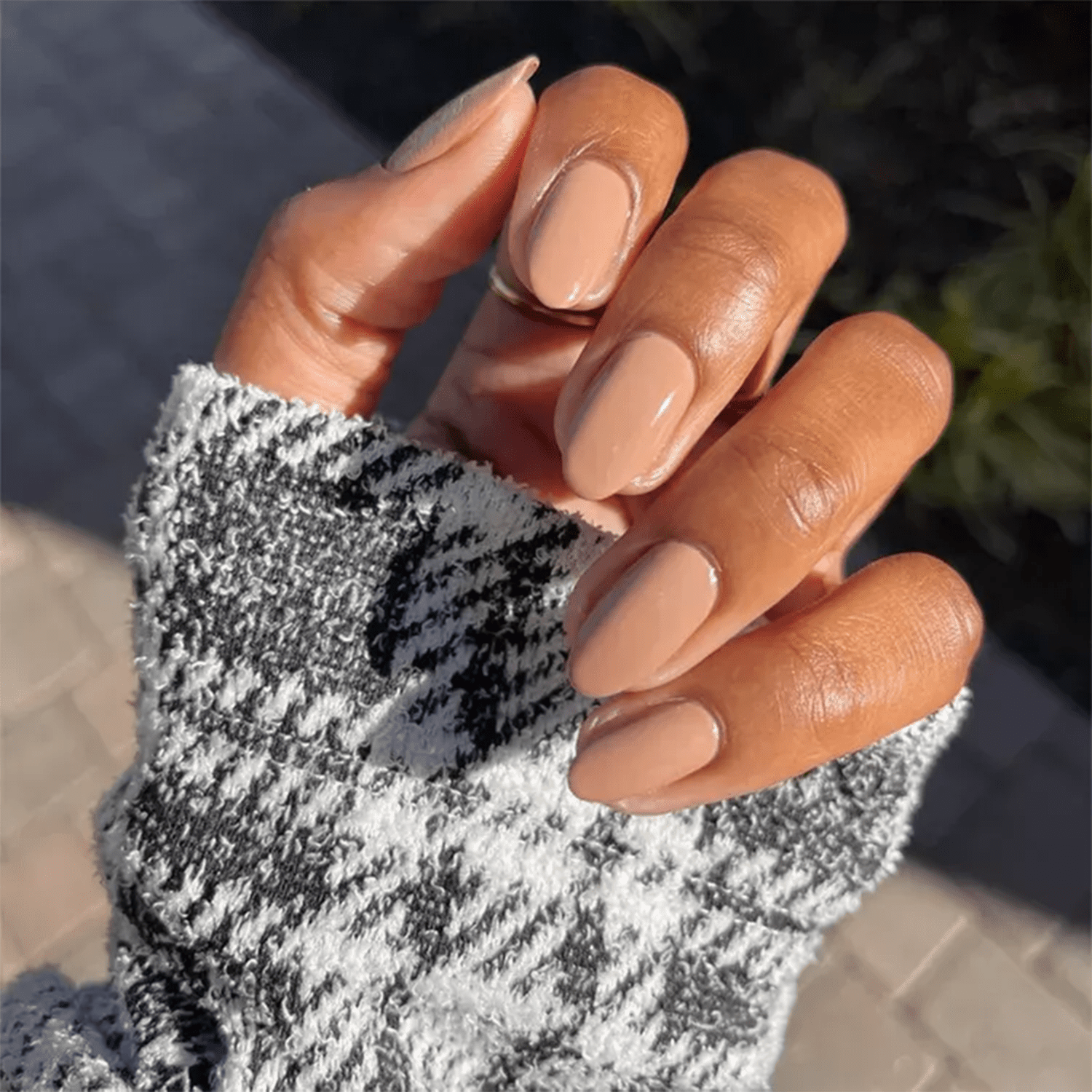 Medium Beige Oval Nails Medium Beige Oval Nails — Winter Nude Nails 2027