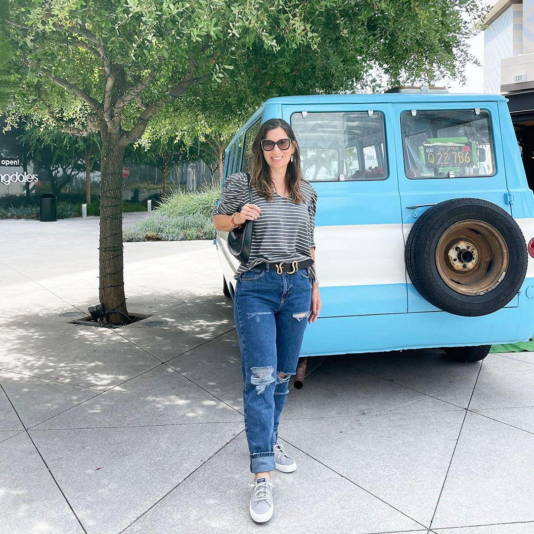Striped Puff-Sleeve Top with Mom Jeans Striped Puff-Sleeve Top with Mom Jeans — California Outfits 2027