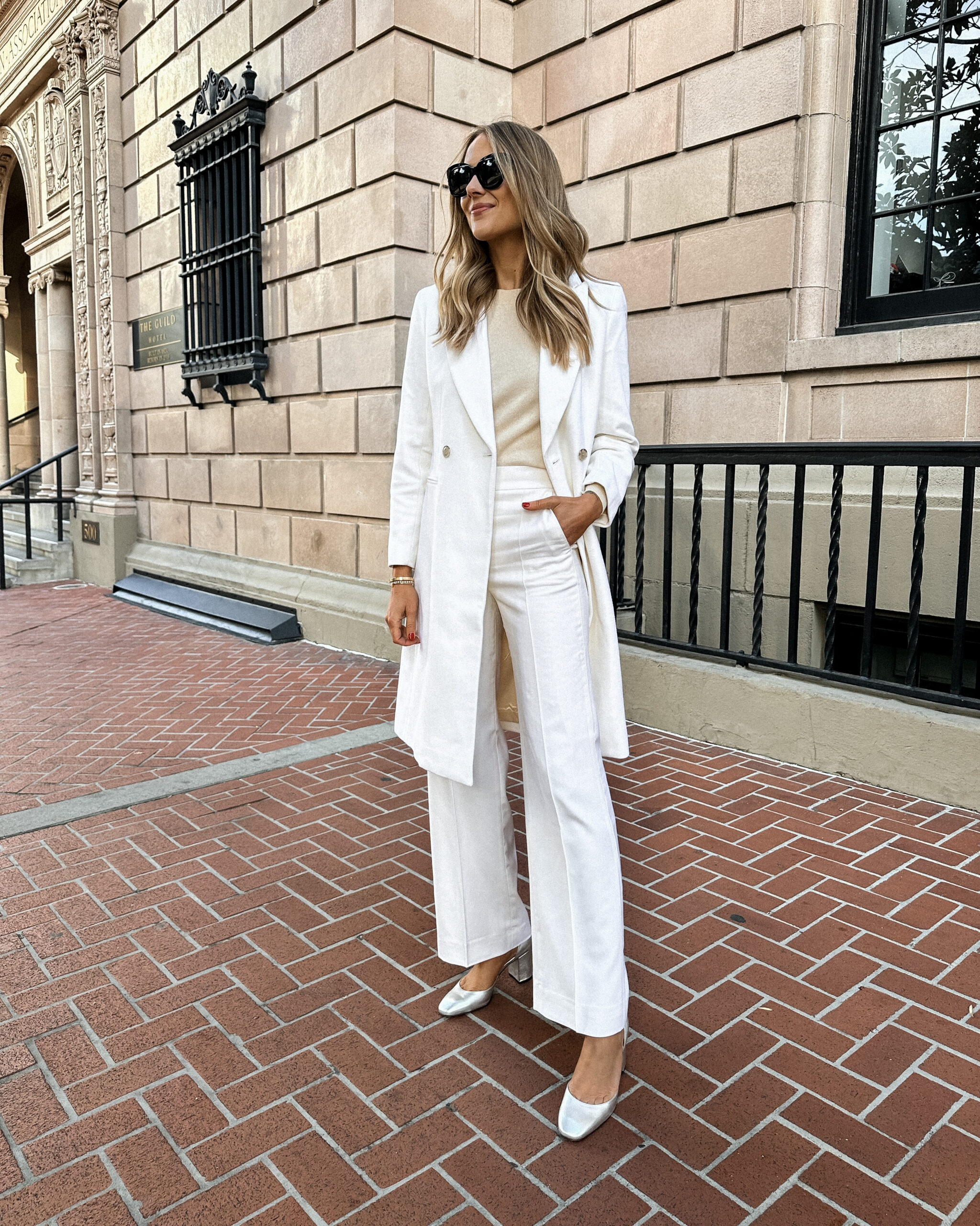 Monochromatic White Tailored Suit for a Polished Holiday Event Monochromatic White Tailored Suit for a Polished Holiday Event — Holiday Outfits 2026