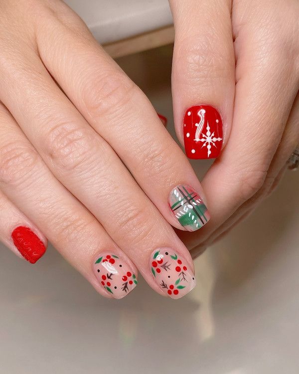 Short Square Plaid And Holly Berry Short Square Plaid And Holly Berry — Holly Nails 2027