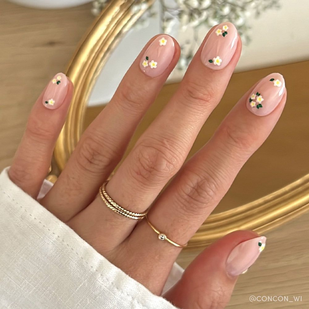 Scattered Floral Medium Oval Nails Scattered Floral Medium Oval Nails — Short Floral Nails 2027