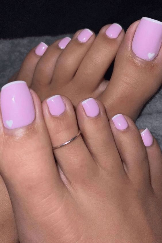 Small White Heart On Accent Nails Visual Idea Small White Heart On Accent Nails Visual Idea — Light Pink Toe Nails 2027