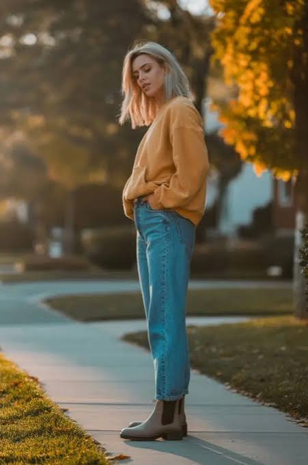 Oversized Yellow Sweatshirt with Blue Denim Jeans and Chelsea Boots Oversized Yellow Sweatshirt with Blue Denim Jeans and Chelsea Boots — Casual Outfits 2027