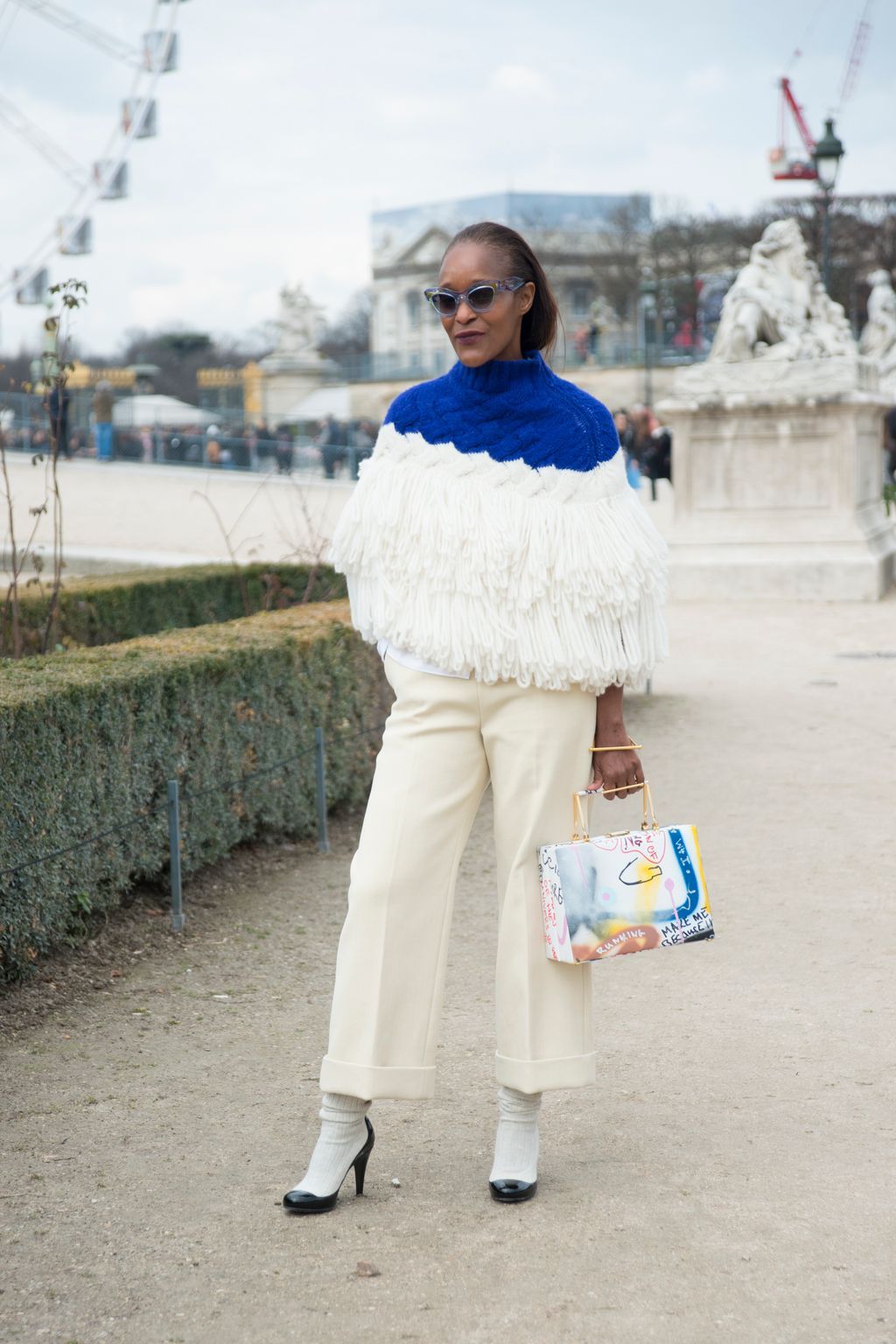 Statement Knit Poncho with Fringe and Graphic Box Bag Statement Knit Poncho with Fringe and Graphic Box Bag — Winter Accessories Outfits 2027