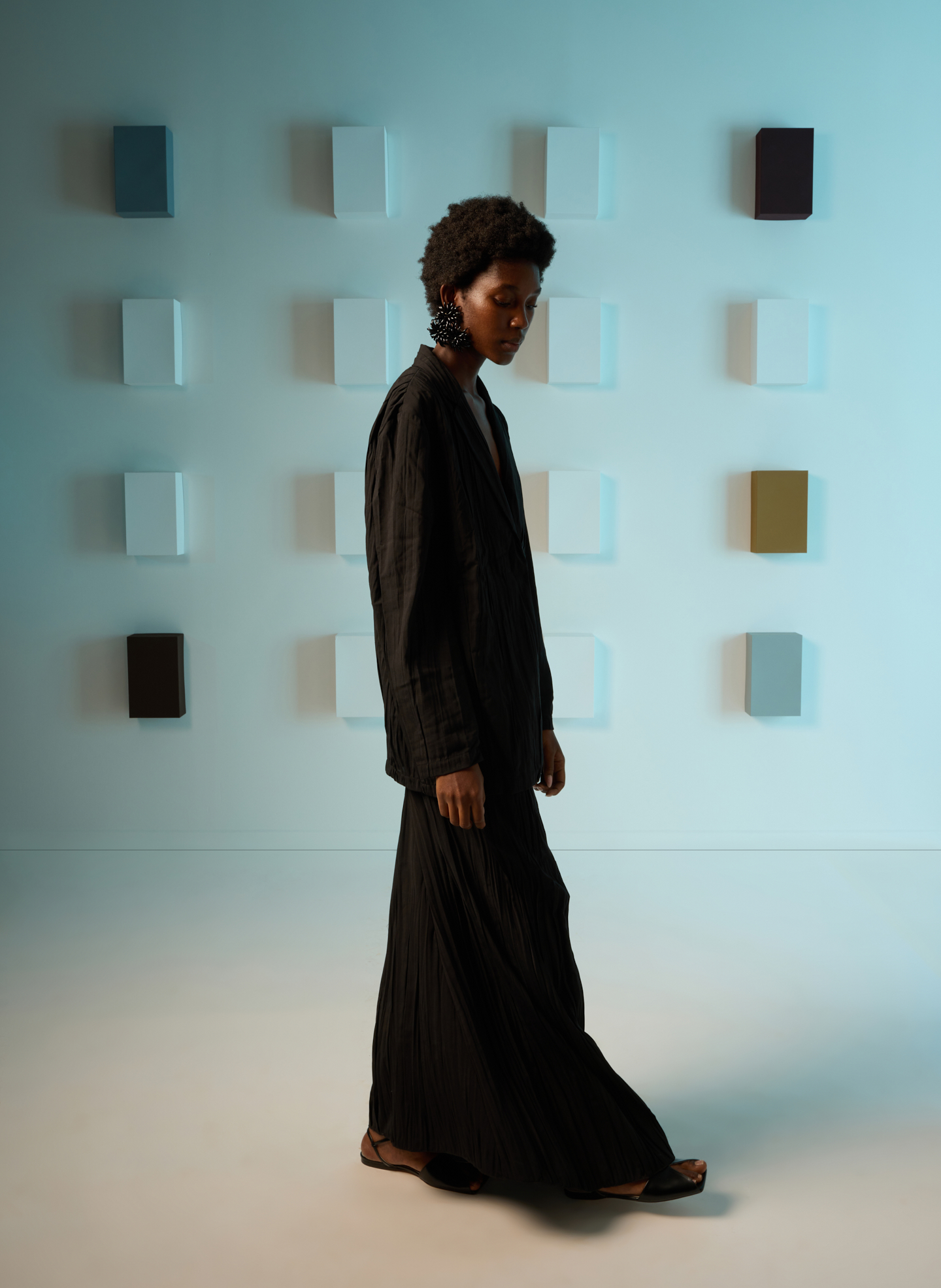 Voluminous Black Pleated Skirt with Fitted Blazer — Minimalist Outfits 2027