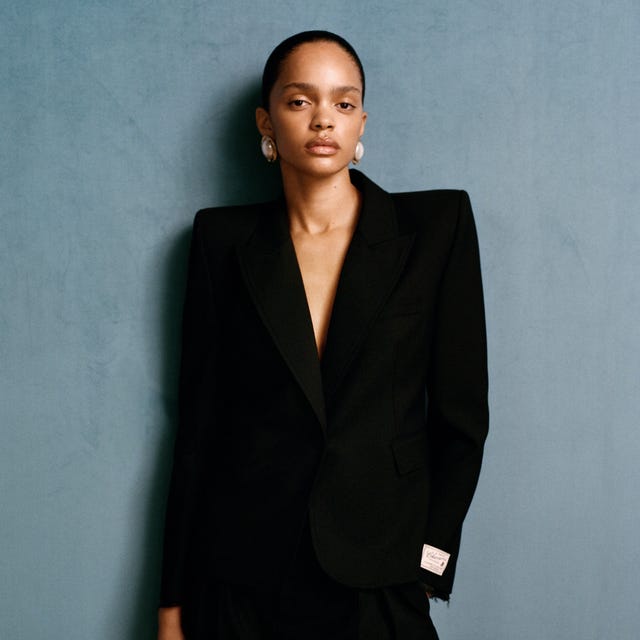 Structured Black Blazer with Pearl Earrings for Business Casual Structured Black Blazer with Pearl Earrings for Business Casual — Zara Outfits 2027