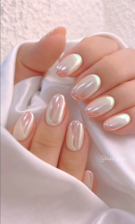 Pearly White Chrome with Pink Gold Undertones Pearly White Chrome with Pink Gold Undertones — Glazed Nails 2027