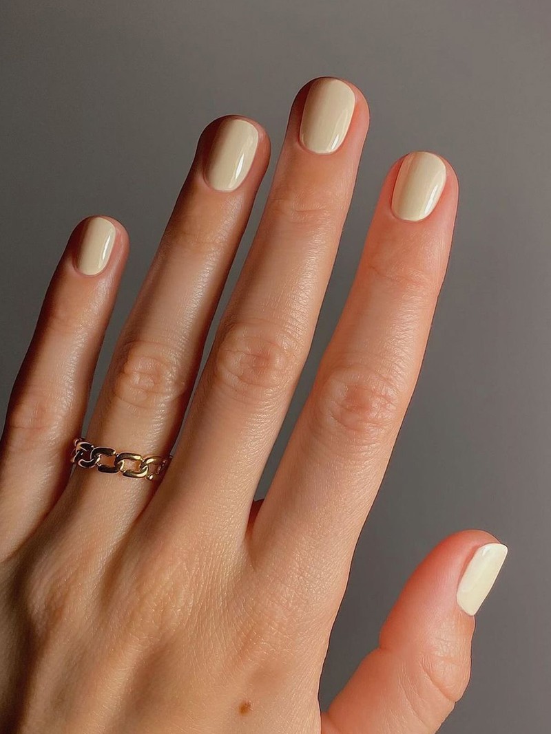 Pale Yellow Medium Oval Pale Yellow Medium Oval — Interview Nails 2027