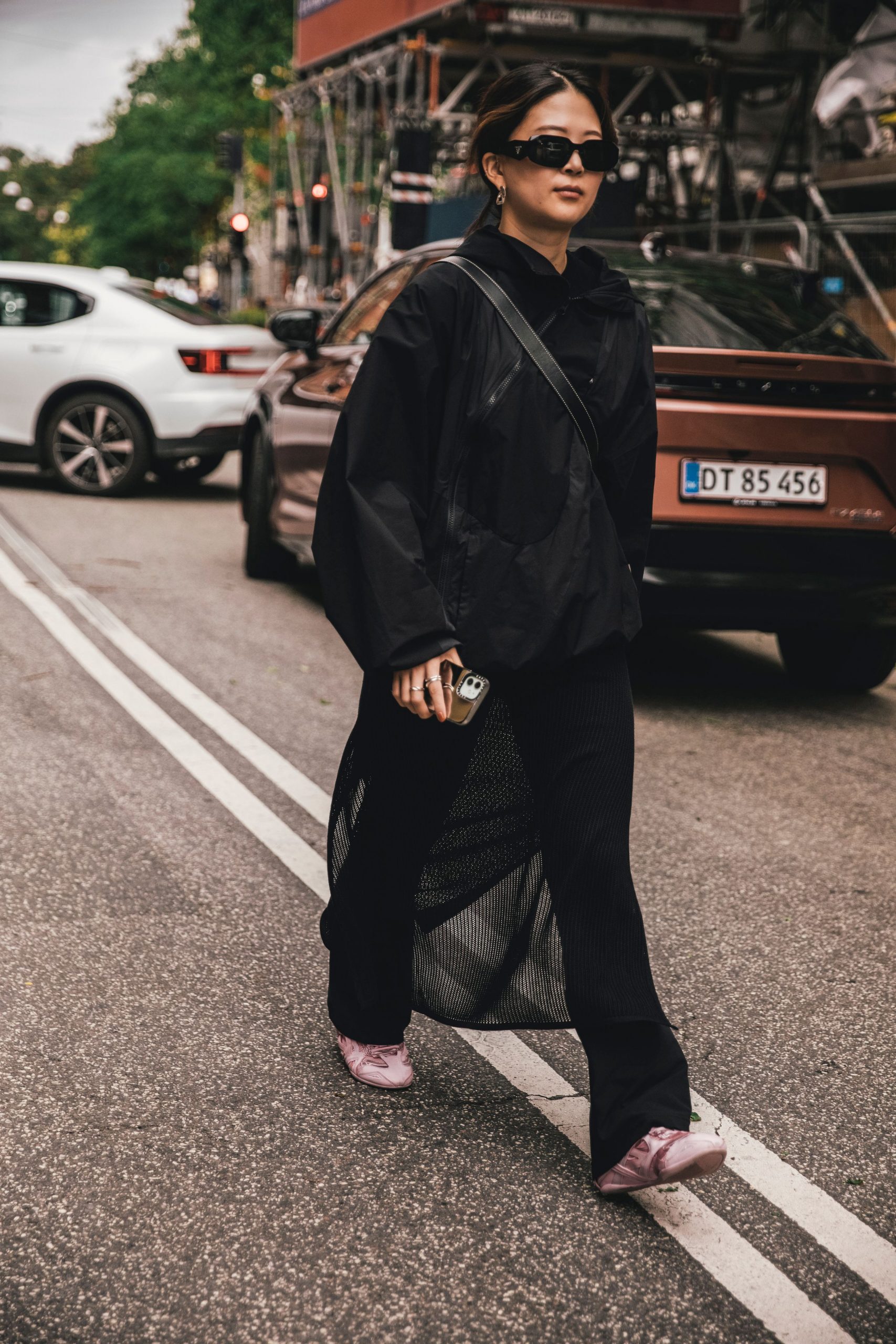 Street Style Statement: Pink Sneakers with Wide-Leg Trousers Street Style Statement: Pink Sneakers with Wide-Leg Trousers — Adidas Samba Outfits 2027