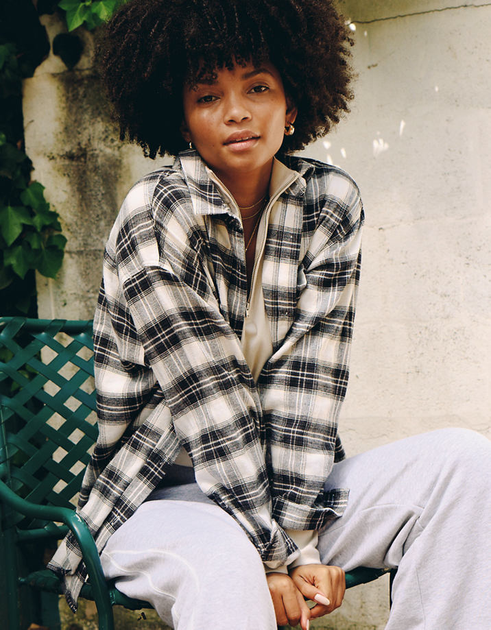 Effortless Layering: Oversized Flannel Overshirt with T-Shirt Effortless Layering: Oversized Flannel Overshirt with T-Shirt — Flannel Outfits 2027