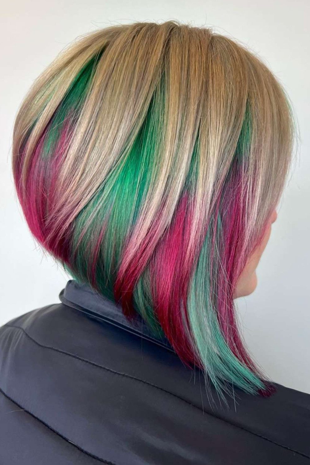 Blonde Inverted Bob With Pink and Green Dip Dye Blonde Inverted Bob With Pink and Green Dip Dye — Dip Dye Bob 2027