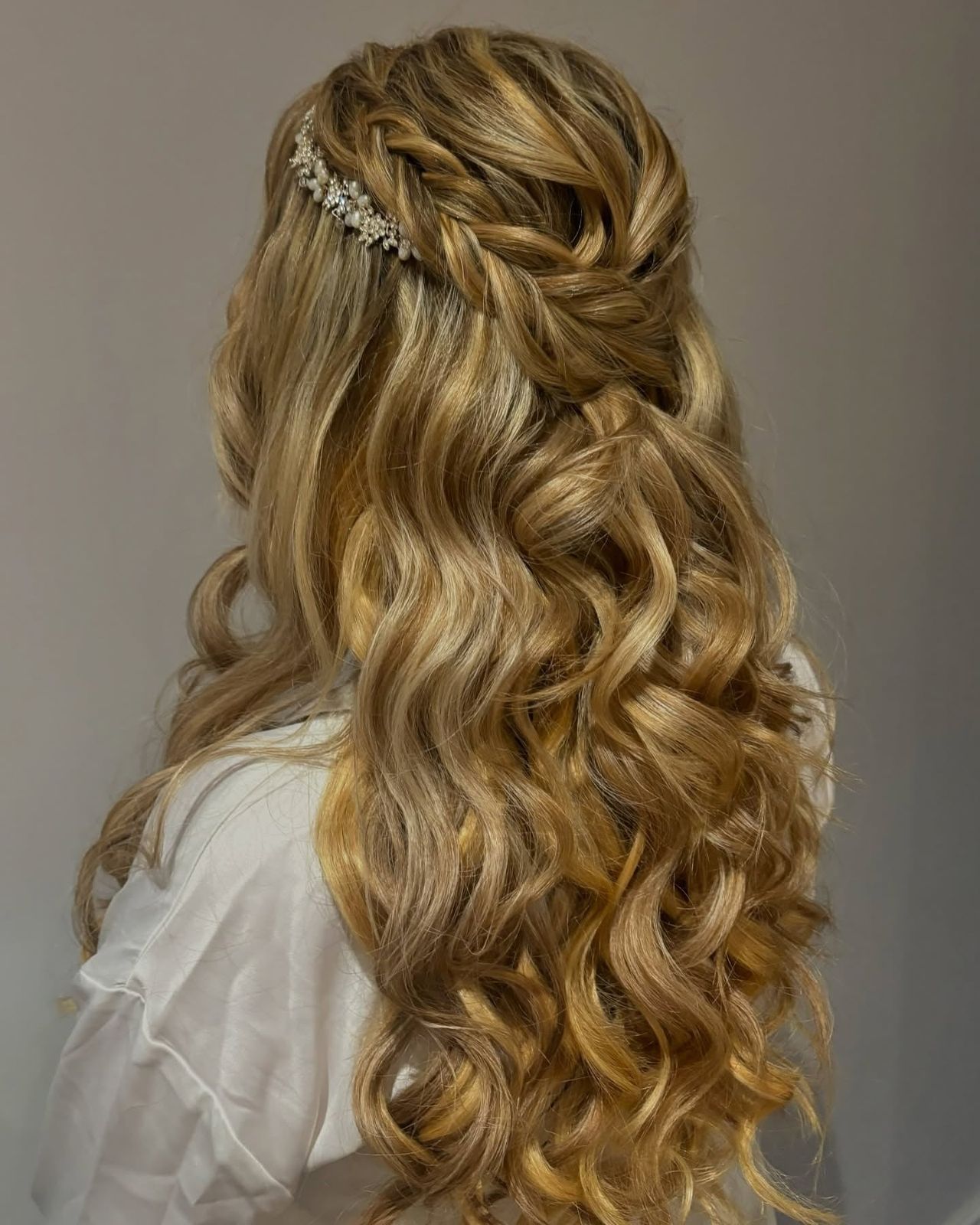 Honey Blonde With Lighter Highlights Visual Idea Honey Blonde With Lighter Highlights Visual Idea — Bridal Hair Down 2027