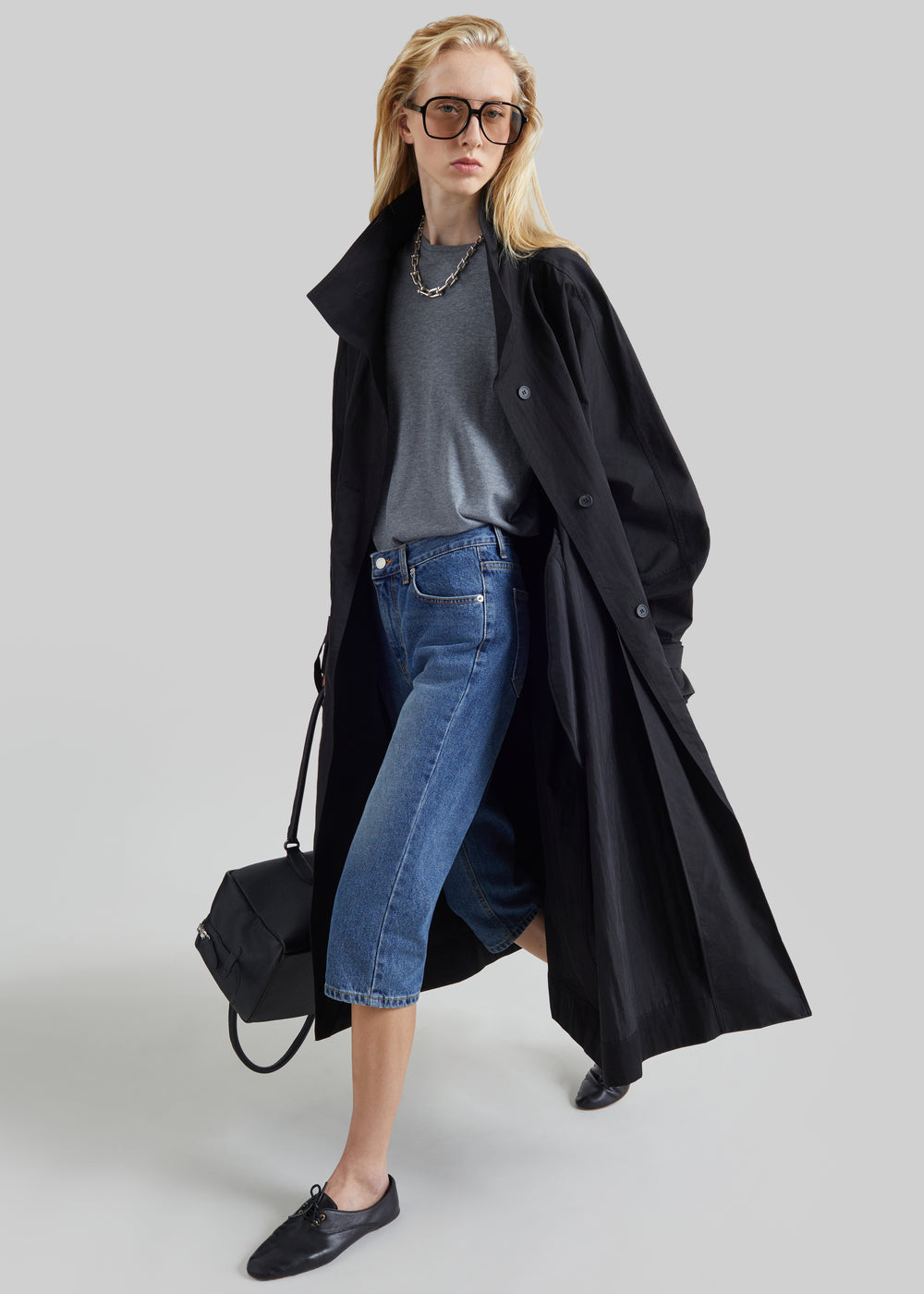Oversized Black Trench: Modern Urban Appeal Oversized Black Trench: Modern Urban Appeal — Trench Coats 2027