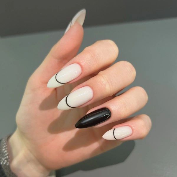 Visual Idea Visual Idea — Minimal Line Art Nails 2027