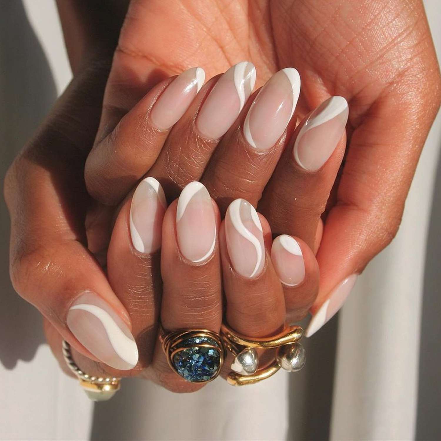 Medium Oval Nude With Abstract Lines Medium Oval Nude With Abstract Lines — Simple Graduation Nails 2027
