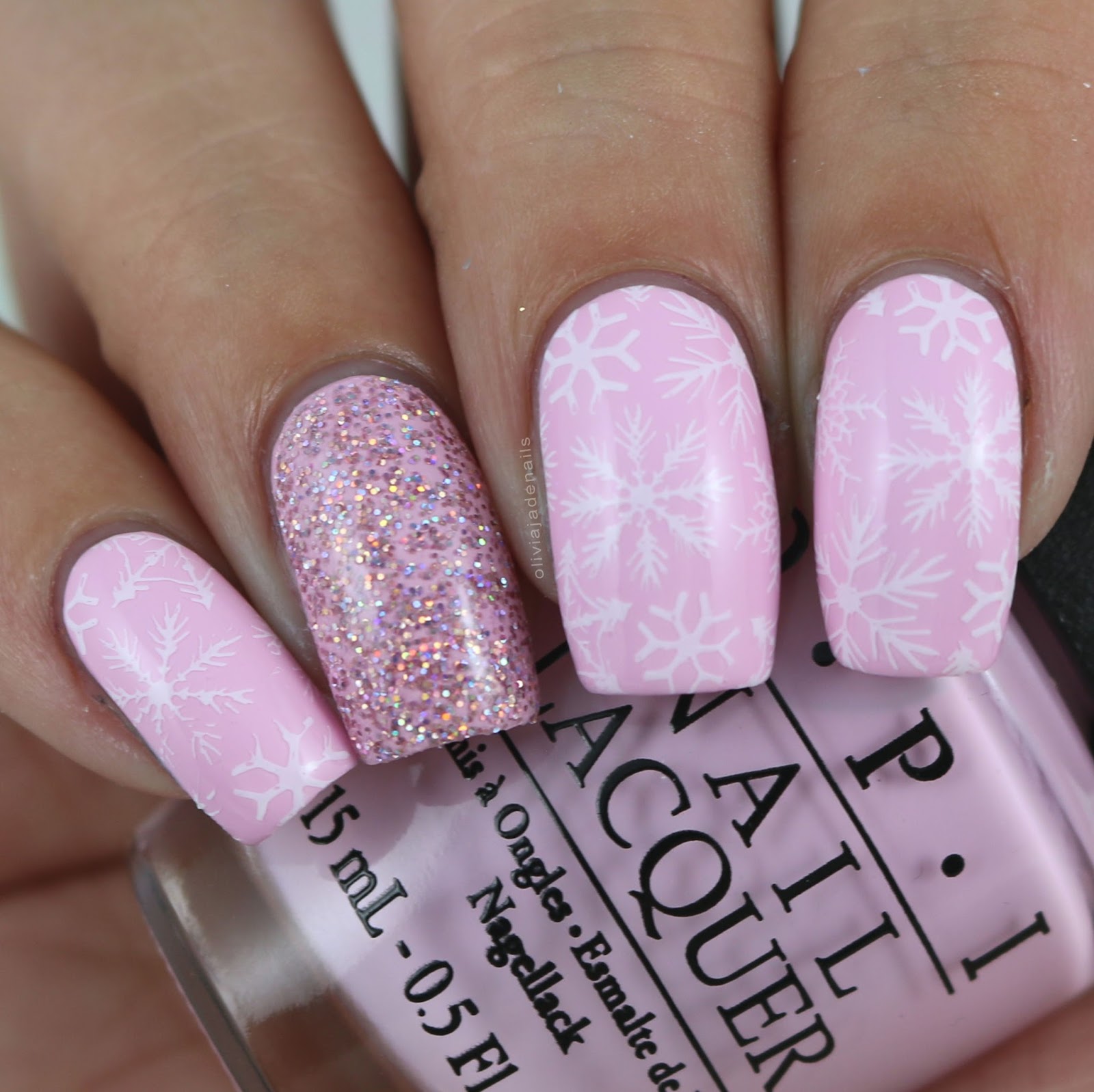 Light Pink Glitter Snowflake Accent Light Pink Glitter Snowflake Accent — Snowflake Nails 2027