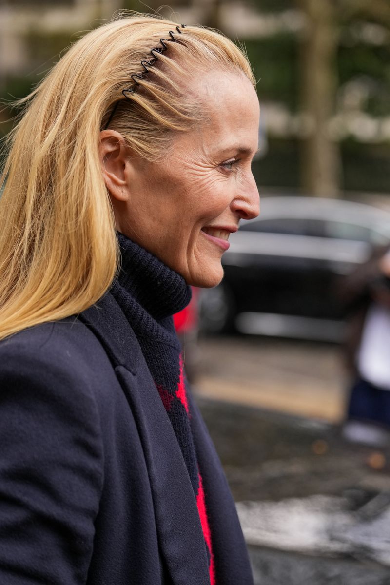 Layered Warmth: Navy Coat and Turtleneck with a Zigzag Headband — Headband Outfits 2027