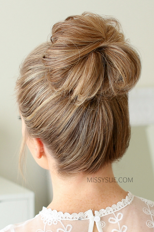 Collarbone Blonde Textured Messy Bun Collarbone Blonde Textured Messy Bun — Second Day Hairstyles 2027