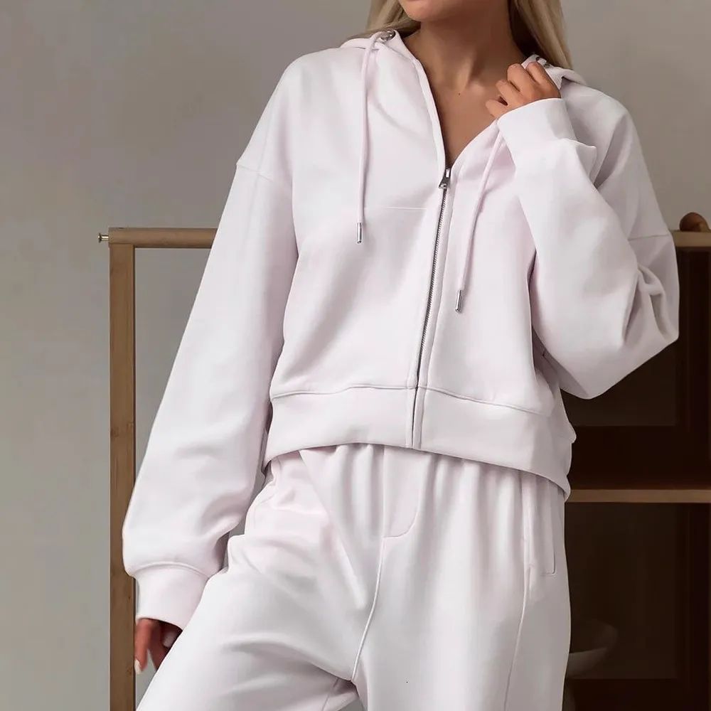 Monochromatic Light Purple Fleece Tracksuit for Cozy Streetwear or Gym — Streetwear Gym Outfits 2027