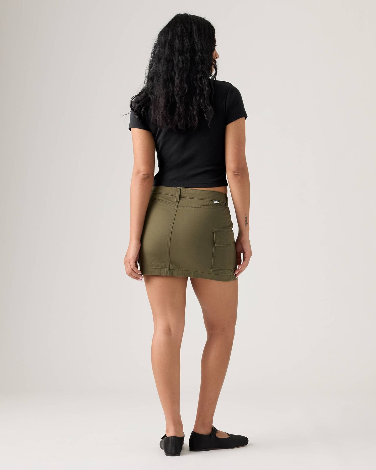 Olive Green Cotton Twill Cargo Mini Skirt with Black Cropped T-Shirt Olive Green Cotton Twill Cargo Mini Skirt with Black Cropped T-Shirt — Olive Green Mini Skirt Outfits 2027