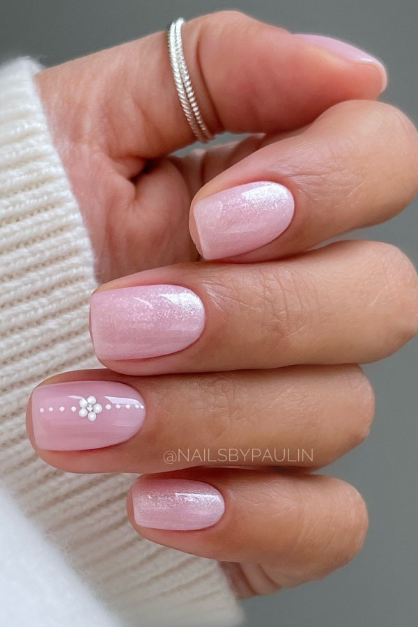 Floral Accent Pale Pink Shimmer Nails Floral Accent Pale Pink Shimmer Nails — Nails 2027 for Short Fingers