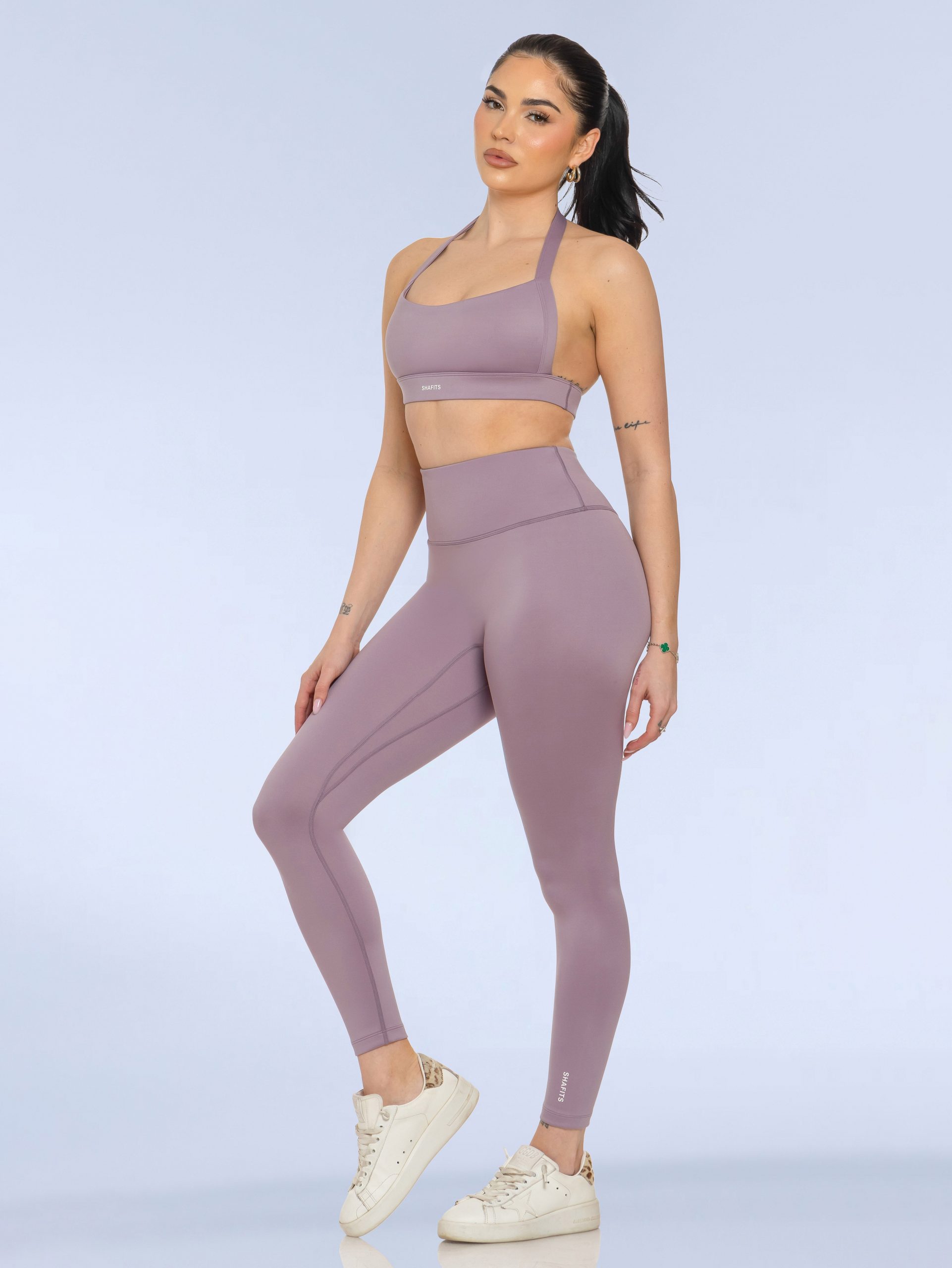 White Sneakers With Leopard Print Detail Outfit Idea White Sneakers With Leopard Print Detail Outfit Idea — Yoga Outfits 2027