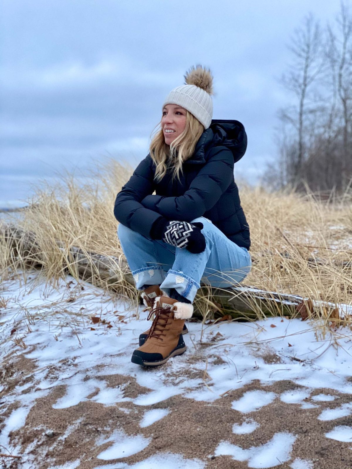 Cozy Winter Style with Fur-Trimmed Boots and a Pom-Pom Beanie Cozy Winter Style with Fur-Trimmed Boots and a Pom-Pom Beanie — Winter Accessories Outfits 2027