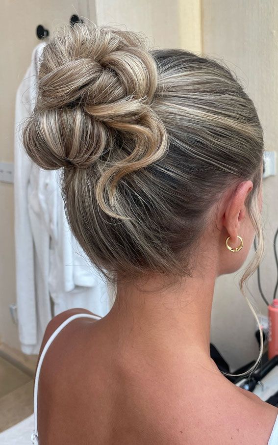 Mid-Back Visual Idea — Knotted Bun Hairstyles 2027