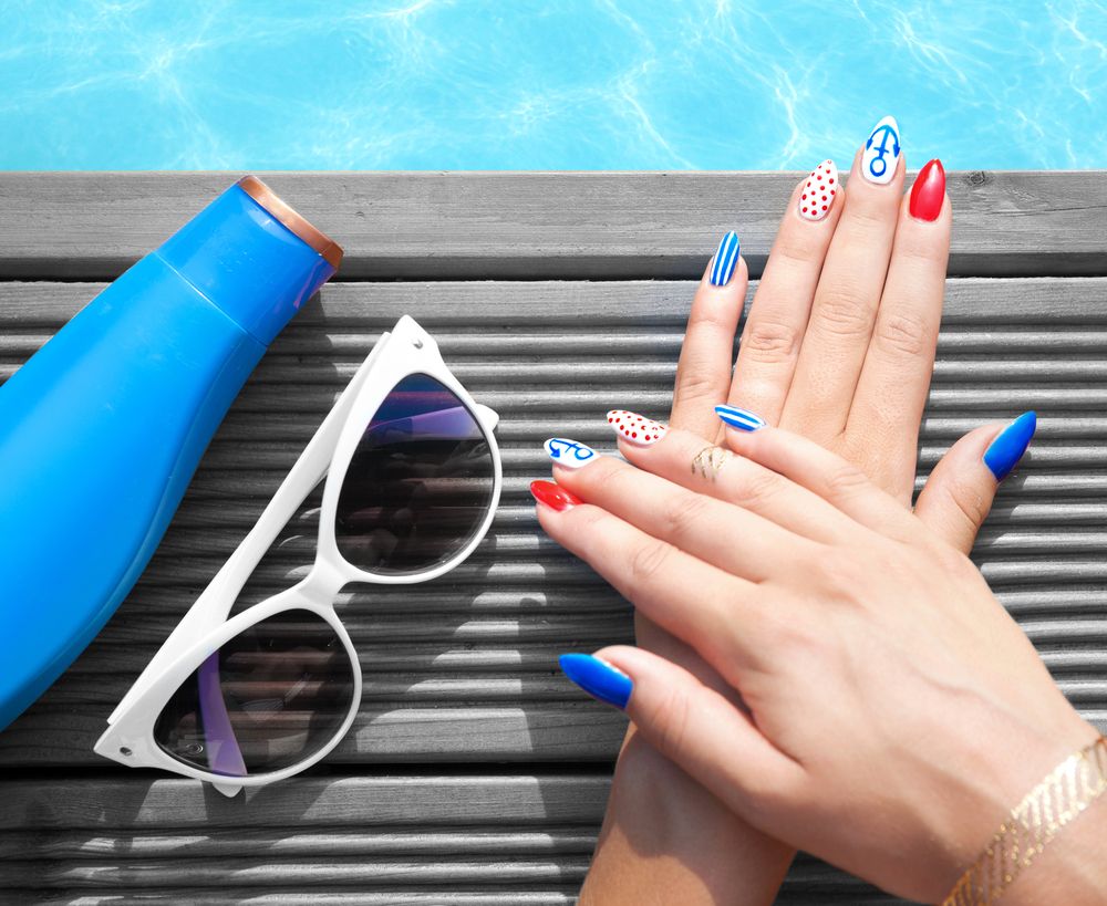 Patriotic Polka Dot and Stripe Oval Nails Patriotic Polka Dot and Stripe Oval Nails — Swim Nails Team Colors 2027
