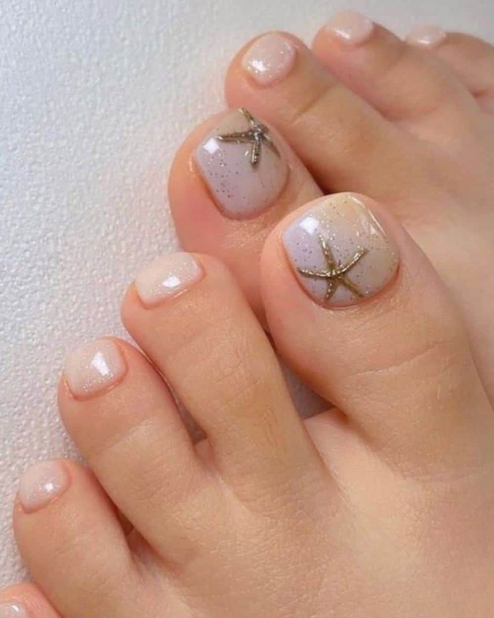 Gold Starfish Gradient Shimmer Toes Gold Starfish Gradient Shimmer Toes — Vacation Toe Nails 2027