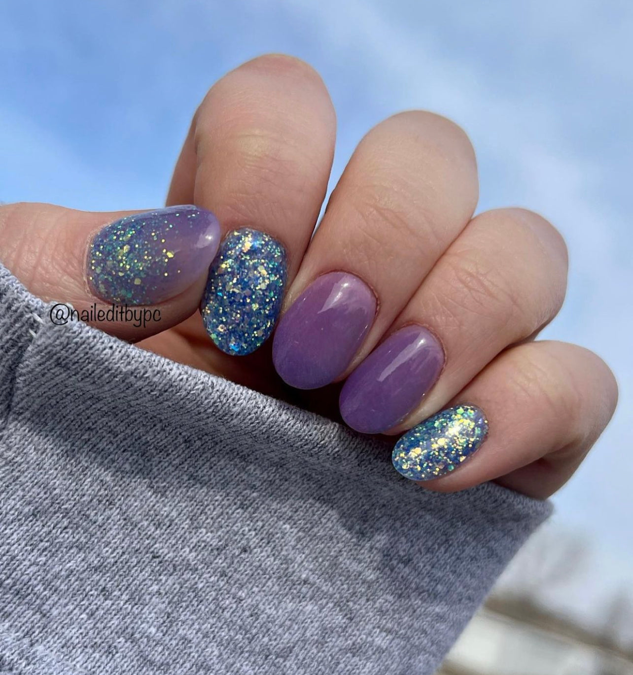 Glitter Accents Visual Idea — Winter Dip Nails 2027