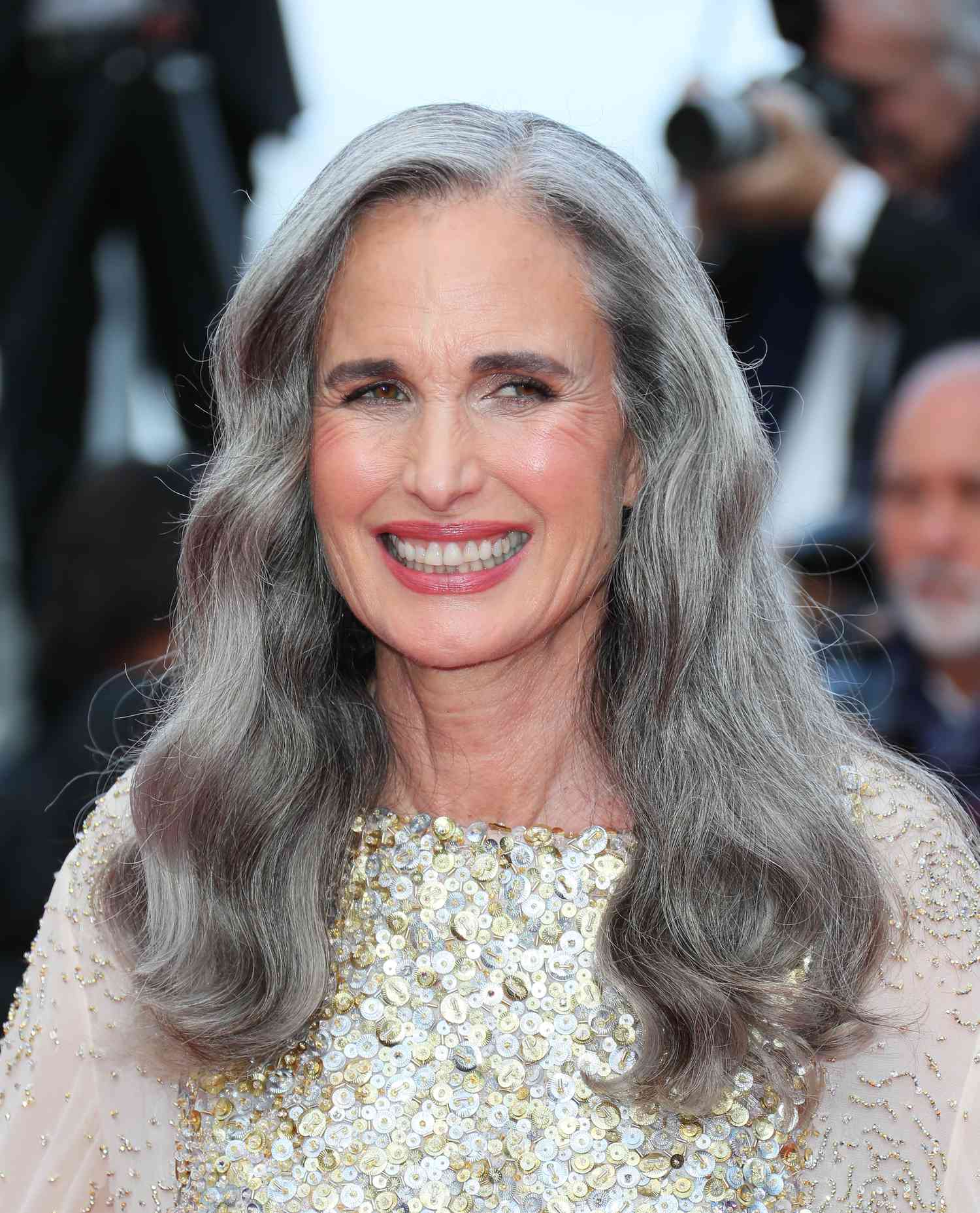 Air-Dried Wavy Grey Mid-Back Air-Dried Wavy Grey Mid-Back — Hairstyles 2027 for Women Over 50