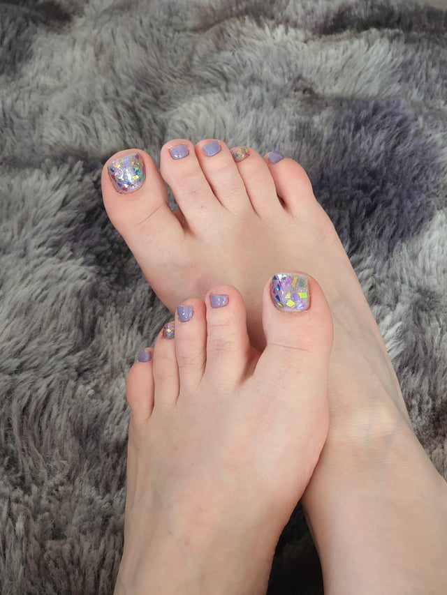 Light Purple with Iridescent Mosaic Accents — Purple Toe Nails 2027